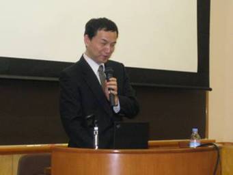 講演される石川先生