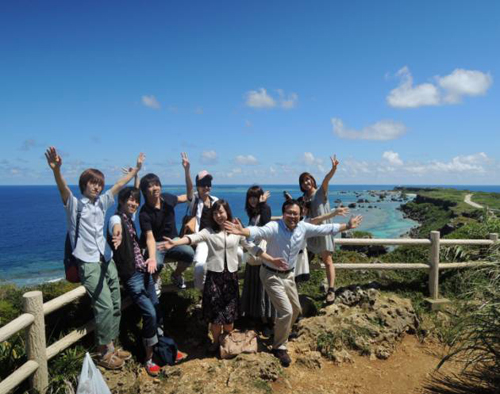 「東平安名崎」岬で記念撮影